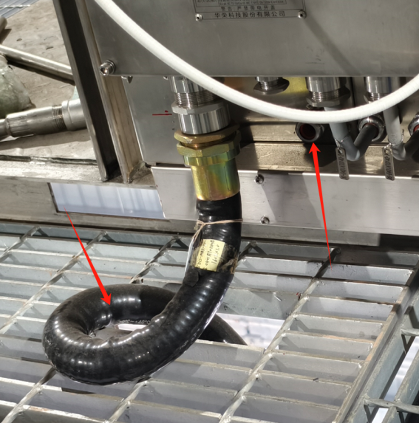 挠性管安装弯曲半径小于管外径的5倍.png 挠性管安装弯曲半径小于管外径的5倍.png